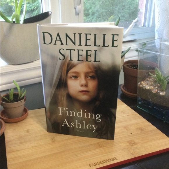 FINDING ASHLEY:
byDANIELLE STEEL - Picture 2 of 2